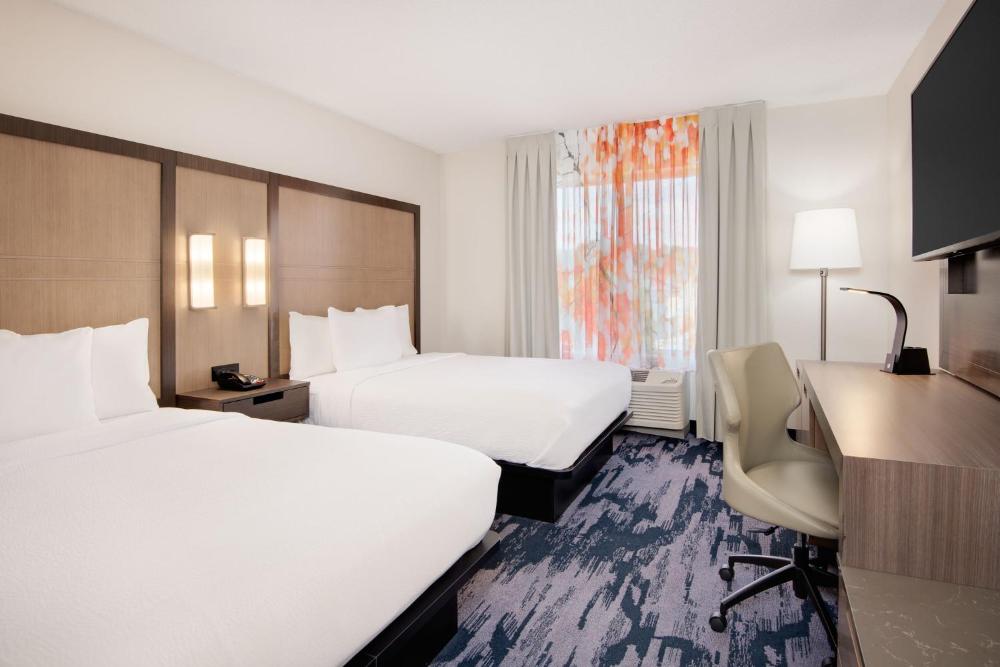 Queen Room with Two Queen Beds - Hearing Accessible interior